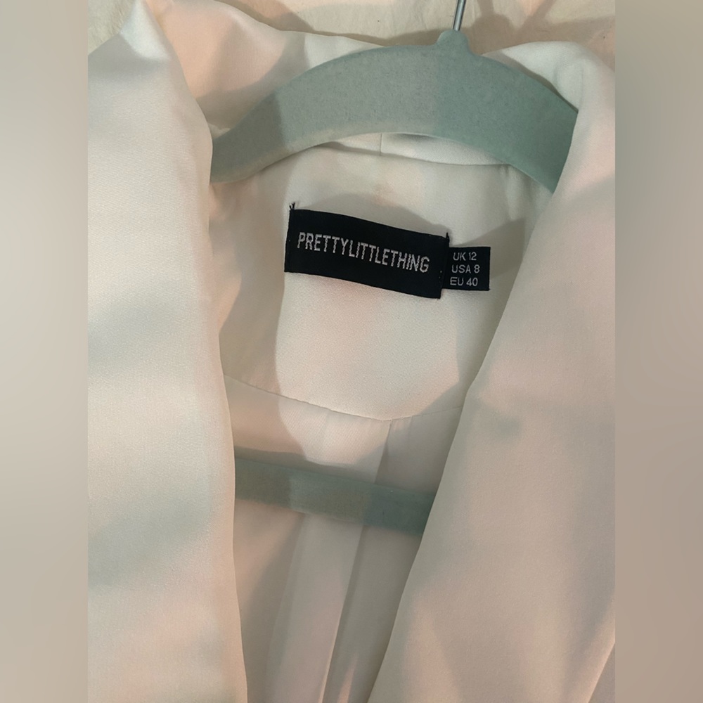 PrettyLittleThing White Double-Breasted Blazer Dress with Gold Buttons - Picture 5 of 5